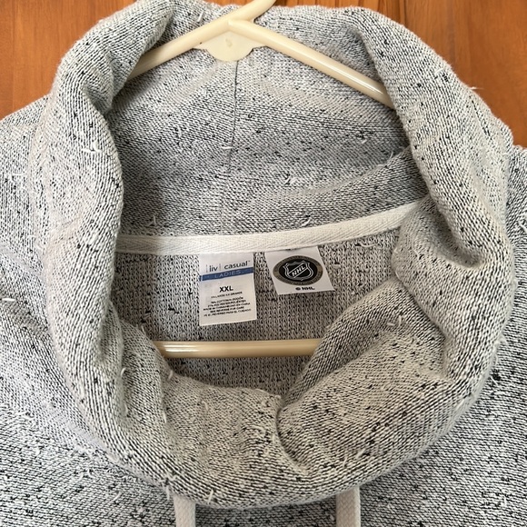 Relaxed fit official NHL Blackhawk sweater - Picture 3 of 5